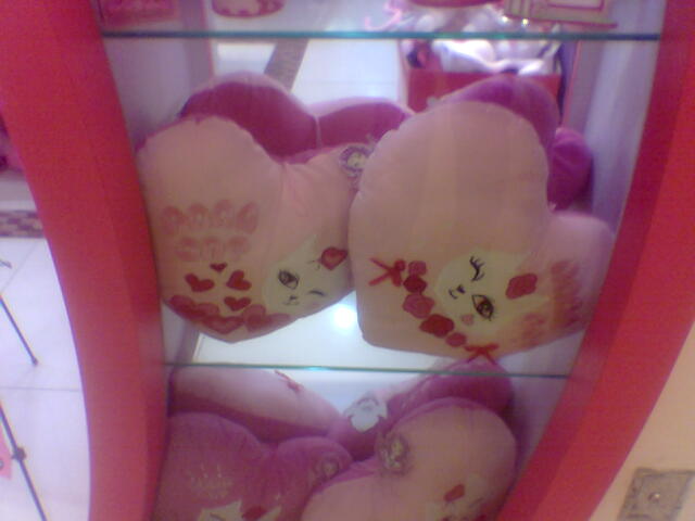 Bantal Love Pink Cattie